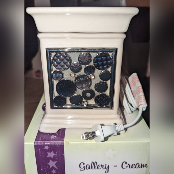 Scentsy Gallery - Cream Warmer with Blue and Silver Dazzle Frame New in Box - Picture 4 of 9